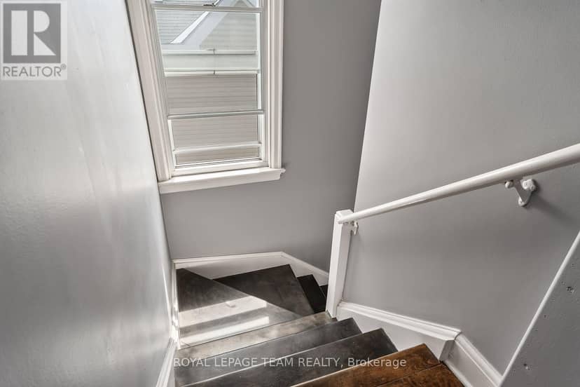 111 Ivy Crescent — photo 26 of 40