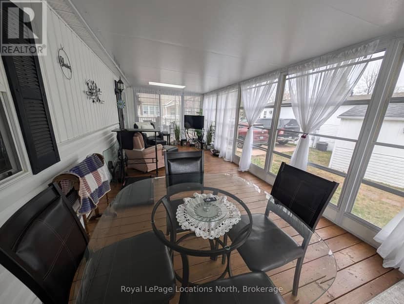 20 Topaz Street W — photo 12 of 40