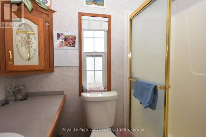 20 Topaz Street W — photo 19 of 40