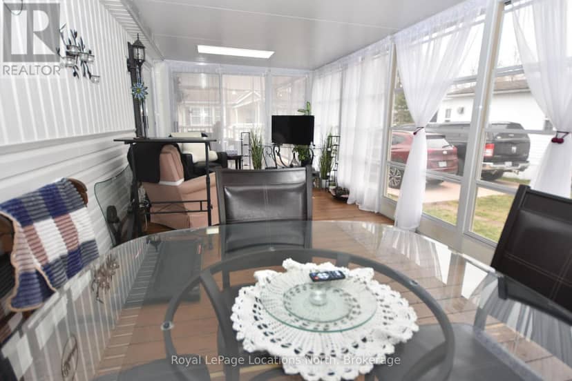 20 Topaz Street W — photo 17 of 40