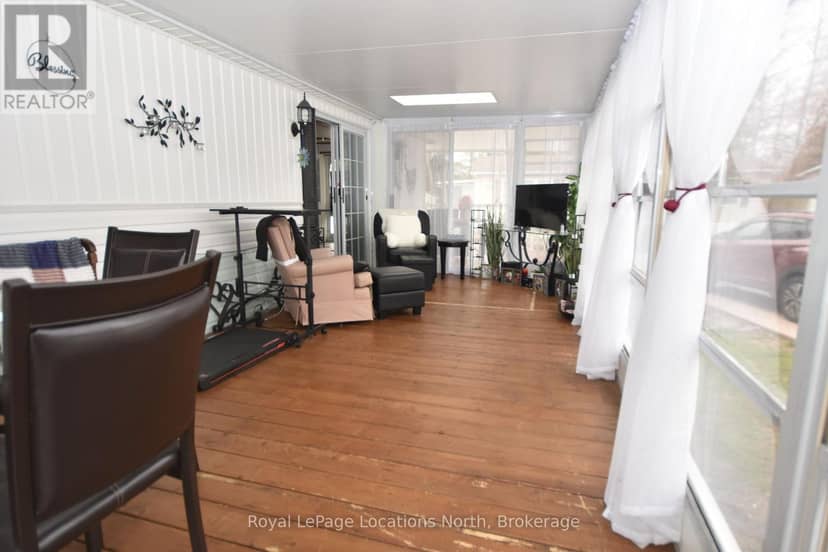 20 Topaz Street W — photo 18 of 40