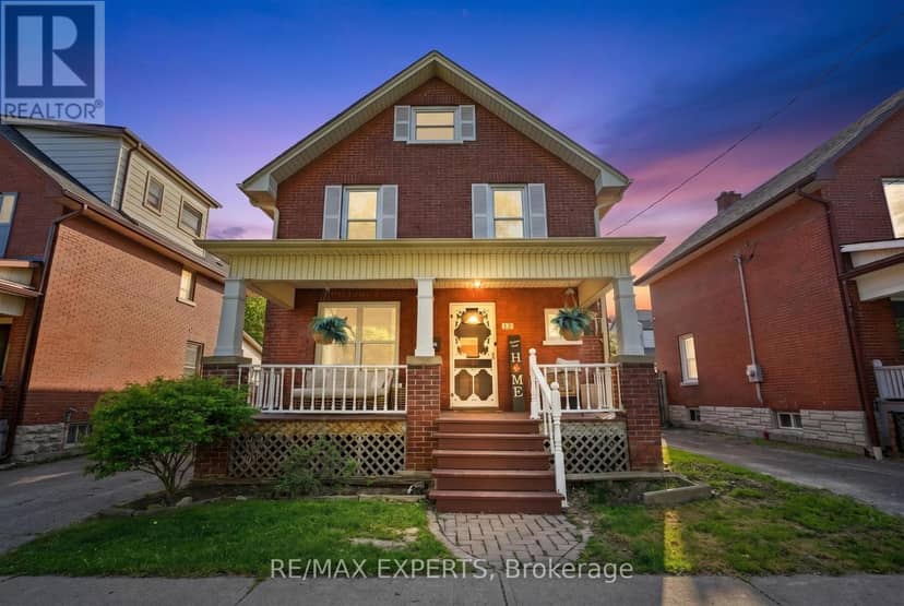 18 Rowe Street — photo 1 of 32