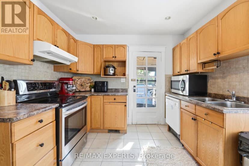 18 Rowe Street — photo 15 of 32