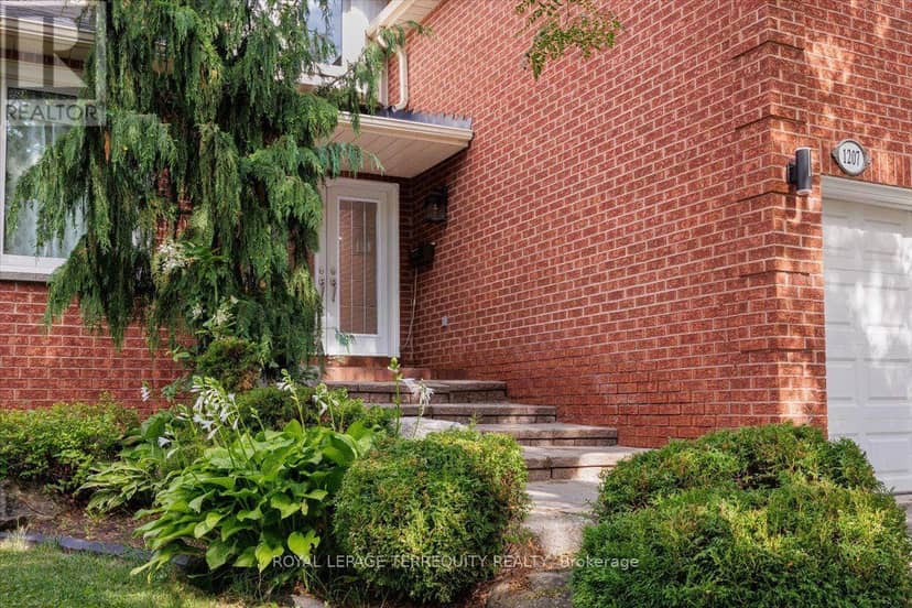 1207 Dogwood Crescent — photo 3 of 40