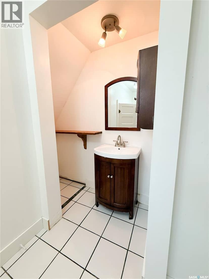 512 1st STREET W — photo 17 of 26