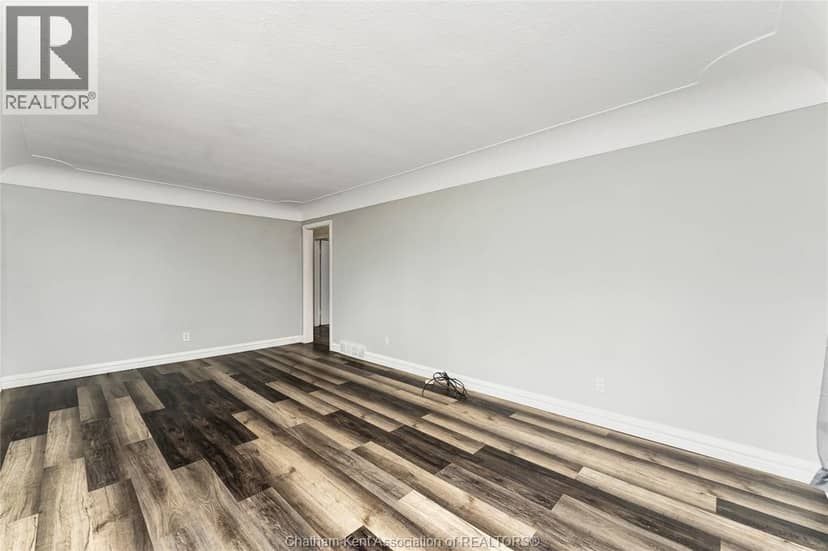 864 MCNAUGHTON AVENUE East — photo 9 of 37