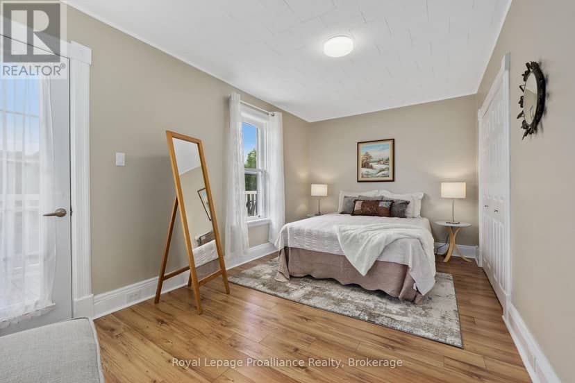 104 Inkerman Street — photo 23 of 40