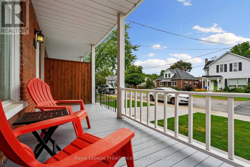 104 Inkerman Street — photo 4 of 40