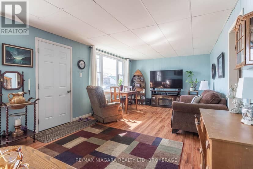 42 Douglas Street — photo 4 of 17