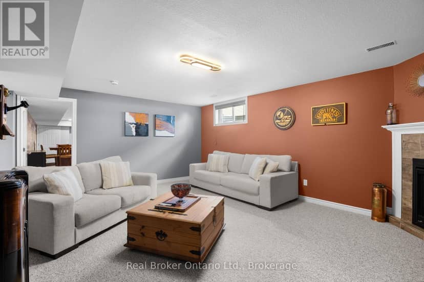 157 Clyde Street — photo 18 of 26