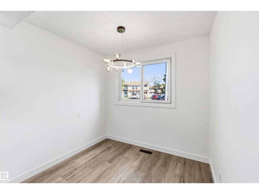 350 Clareview Rd NW — photo 11 of 40