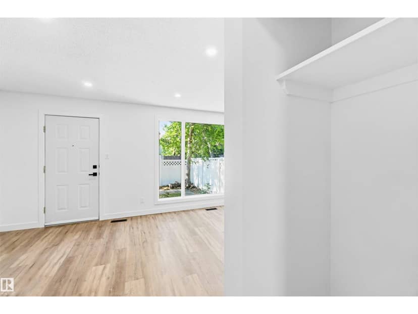 350 Clareview Rd NW — photo 16 of 40