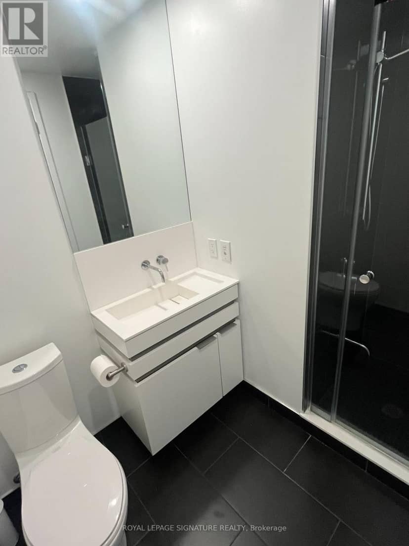 3802 - 197 Yonge Street — photo 9 of 11