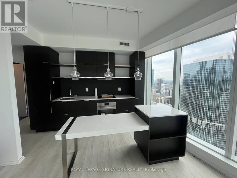 3802 - 197 Yonge Street — photo 4 of 11
