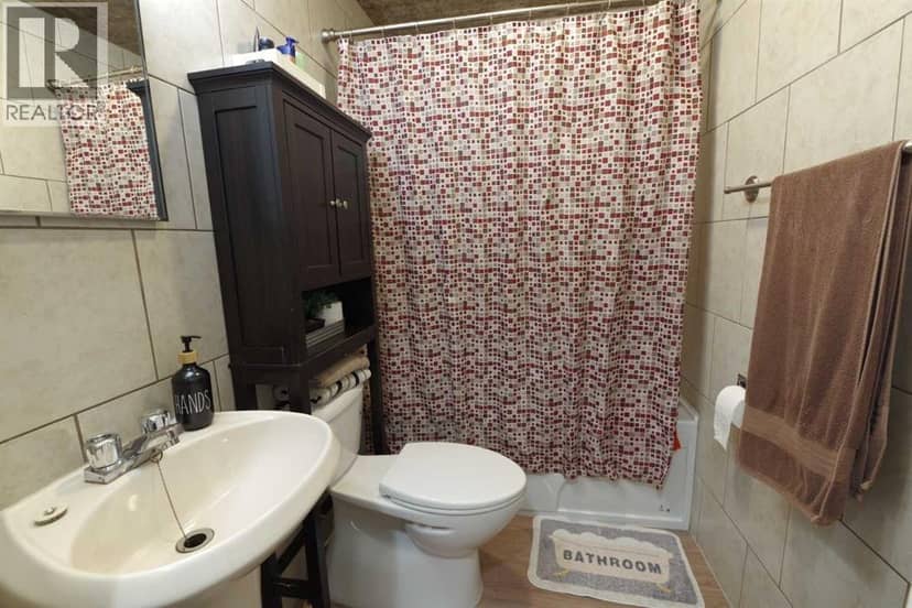 607 6 Street N — photo 13 of 34