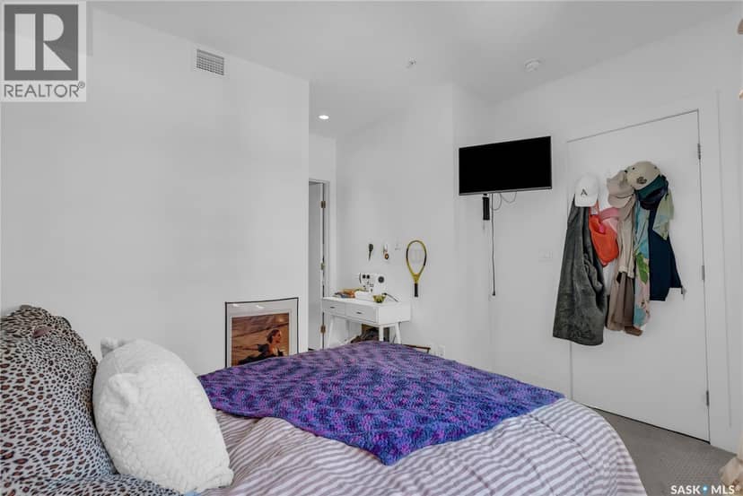 304 409 B Avenue S — photo 19 of 40