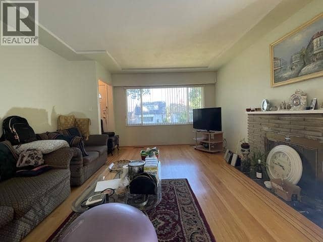 4116 CAMBRIDGE STREET, Burnaby, photo 2