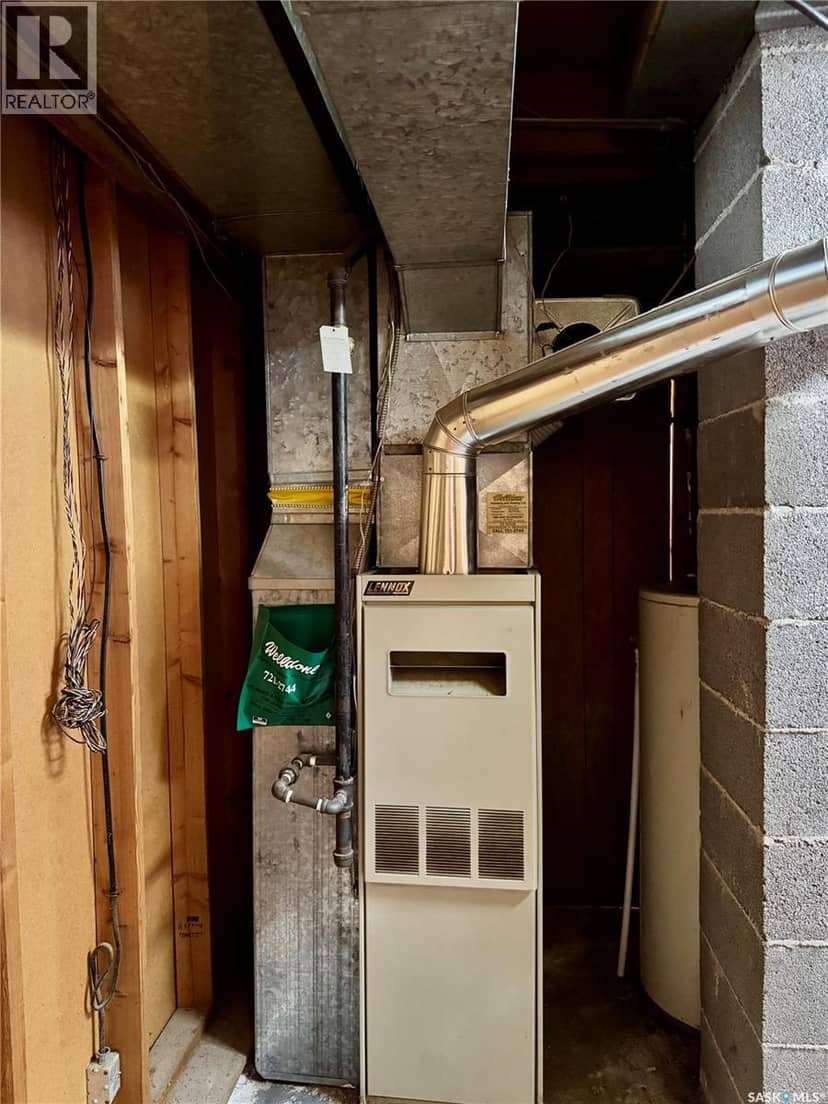 260 Angus STREET — photo 11 of 14