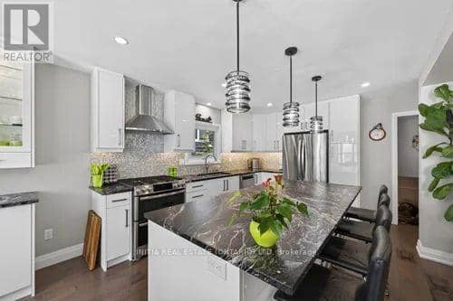 18 Hammond Crescent — photo 17 of 40