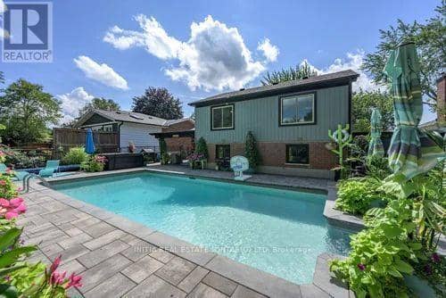 18 Hammond Crescent — photo 6 of 40