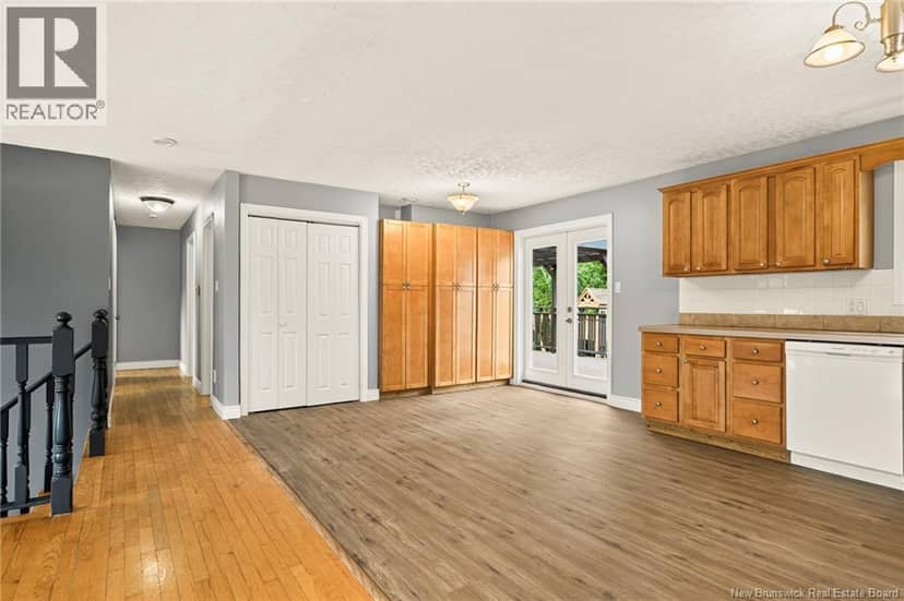 183 Thomas — photo 5 of 40