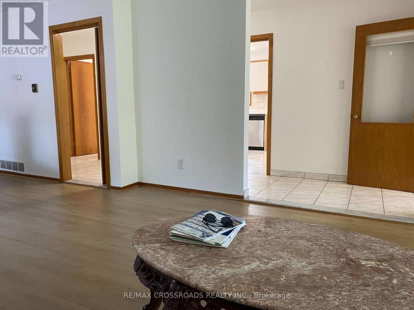 91 Bickerton Crescent — photo 9 of 25