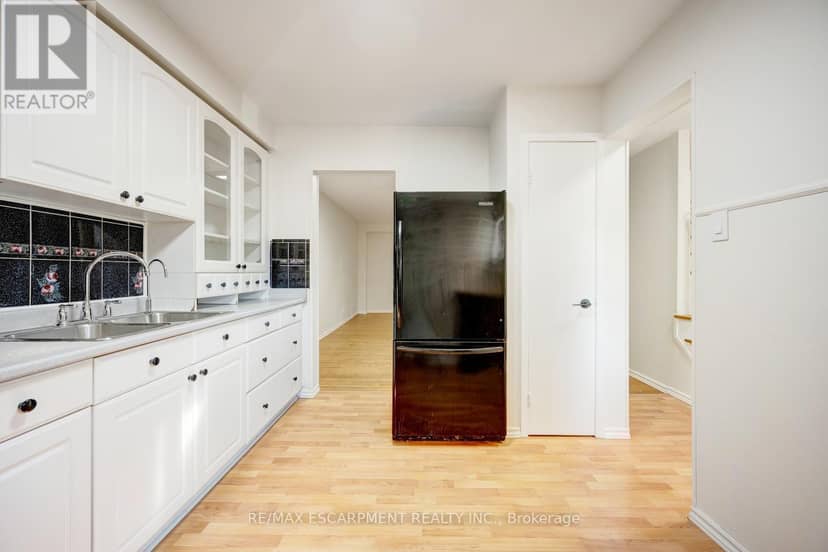 4 - 140 Ripley Court — photo 7 of 40