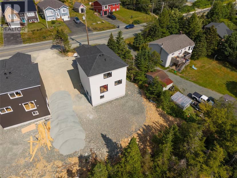 204 St Thomas Line — photo 3 of 23