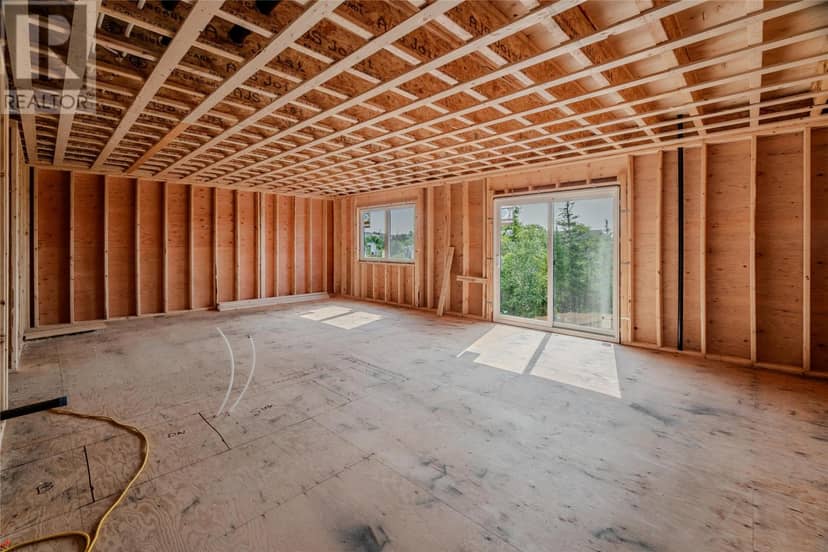 204 St Thomas Line — photo 5 of 23