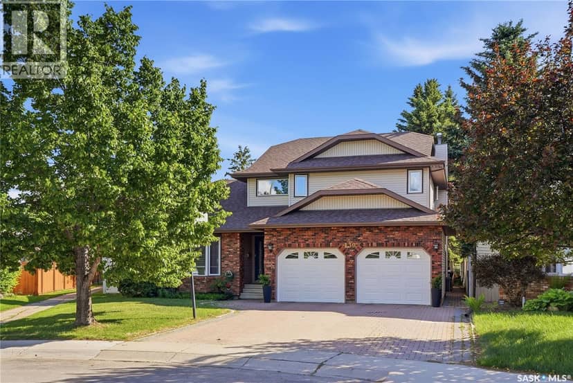 130 Mulcaster CRESCENT — photo 1 of 40