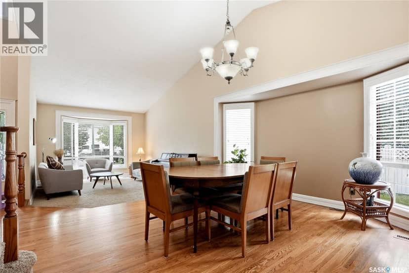 130 Mulcaster CRESCENT — photo 12 of 40
