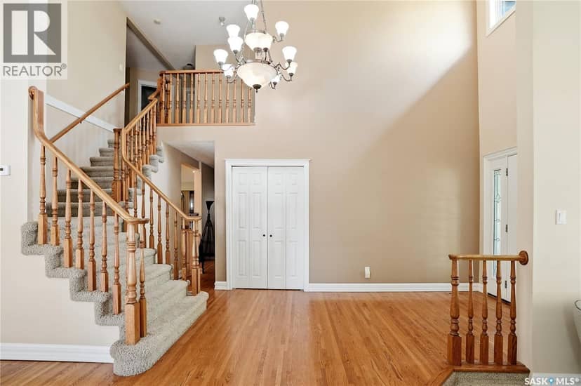 130 Mulcaster CRESCENT — photo 13 of 40