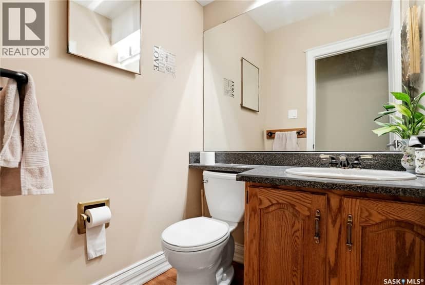 130 Mulcaster CRESCENT — photo 35 of 40