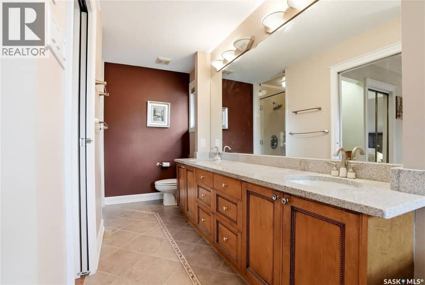 130 Mulcaster CRESCENT — photo 40 of 40