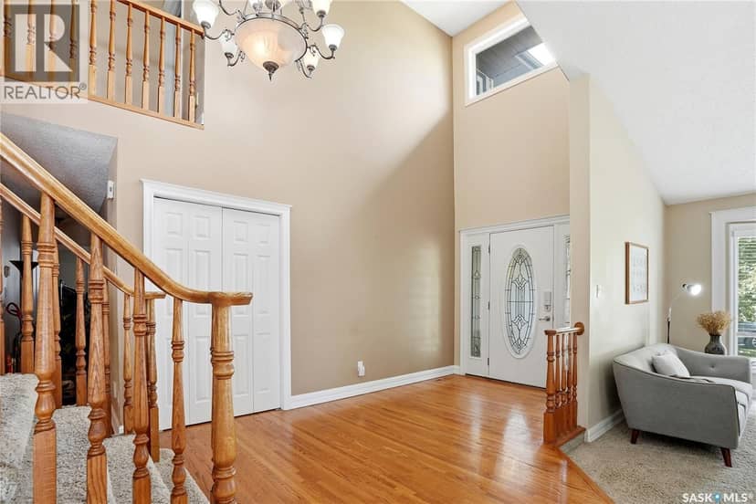 130 Mulcaster CRESCENT — photo 6 of 40