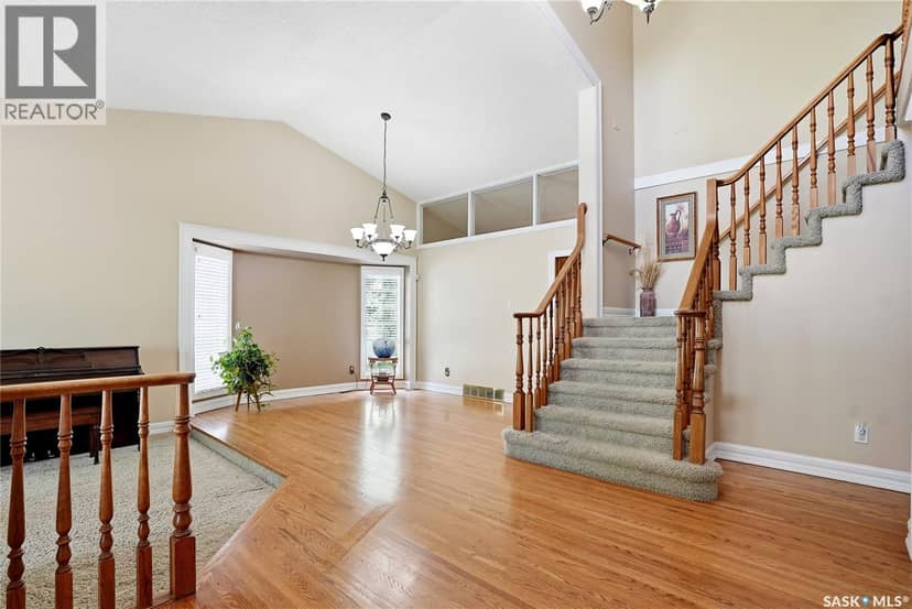 130 Mulcaster CRESCENT — photo 7 of 40