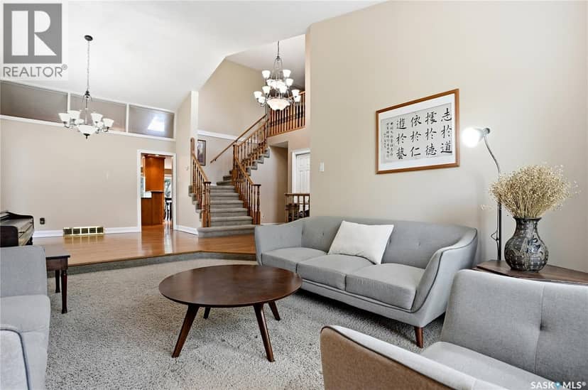130 Mulcaster CRESCENT — photo 9 of 40