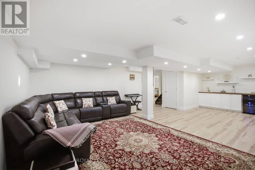 790 Kilbirnie Drive — photo 36 of 40