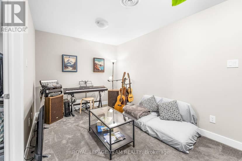 32 - 538 Crescendo Private — photo 25 of 35