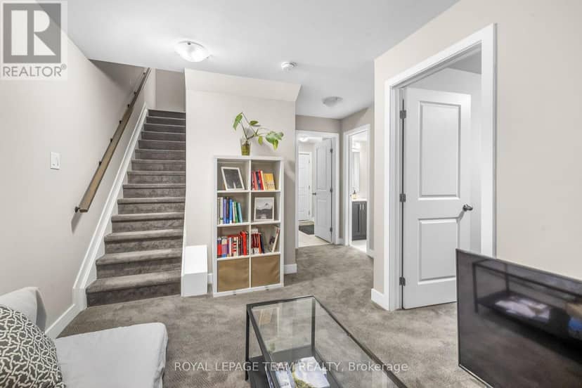 32 - 538 Crescendo Private — photo 26 of 35