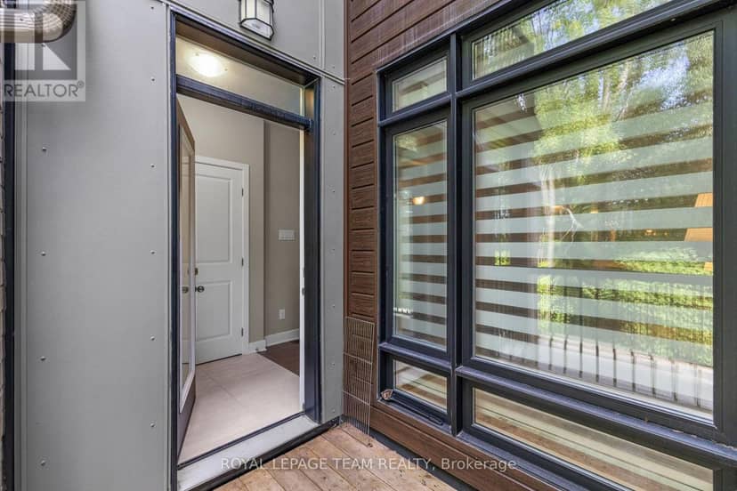 32 - 538 Crescendo Private — photo 32 of 35