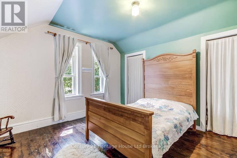 166 Dundas Street W — photo 10 of 24