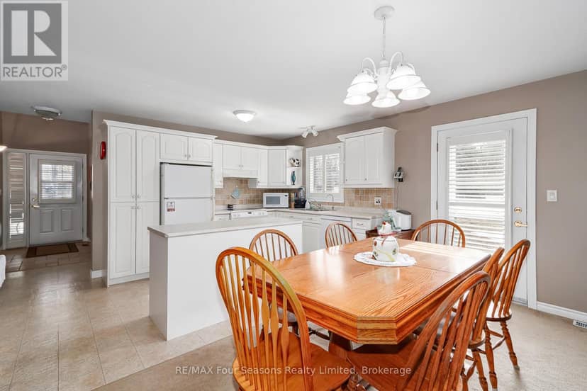 49 - 275 Huron Street — photo 11 of 39