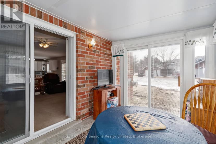 49 - 275 Huron Street — photo 16 of 39