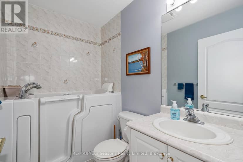 49 - 275 Huron Street — photo 24 of 39