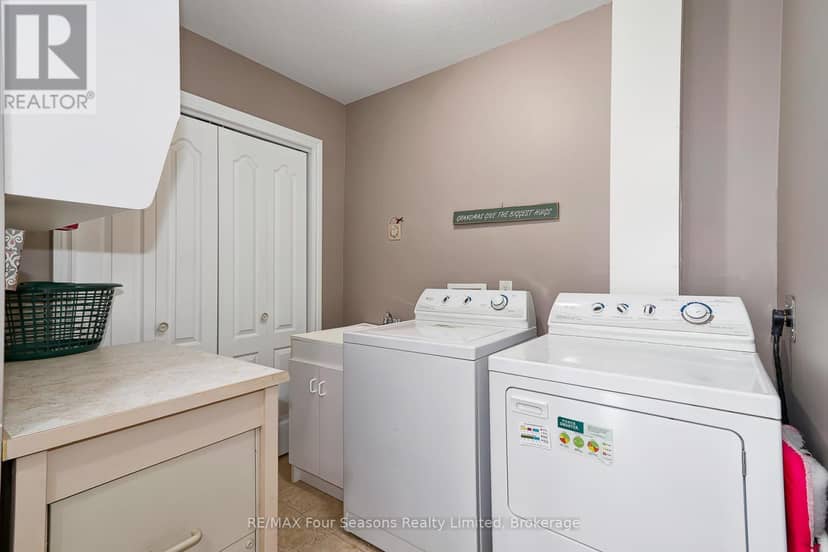 49 - 275 Huron Street — photo 25 of 39
