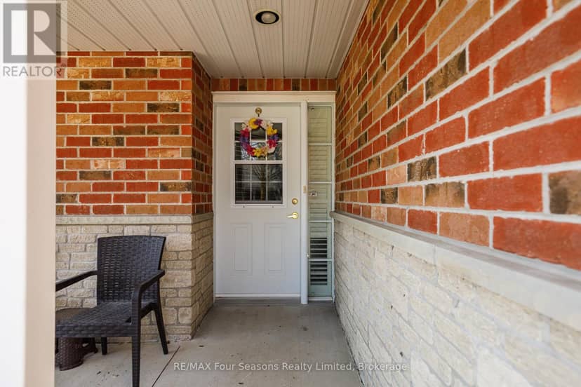 49 - 275 Huron Street — photo 5 of 39