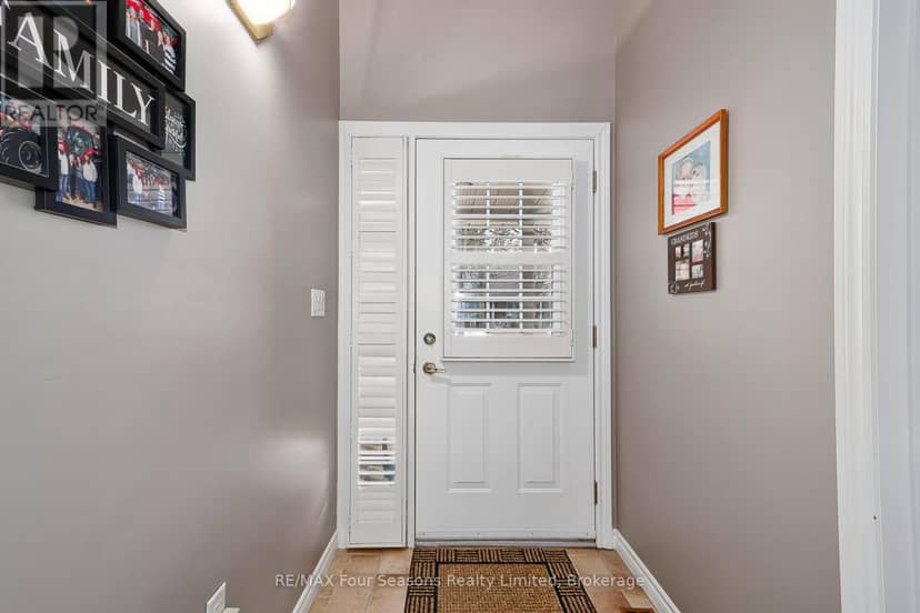 49 - 275 Huron Street — photo 7 of 39