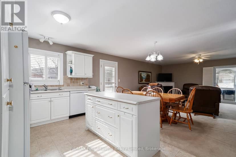 49 - 275 Huron Street — photo 8 of 39