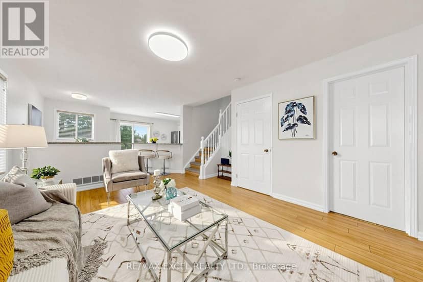 548 Mariner Drive — photo 3 of 40